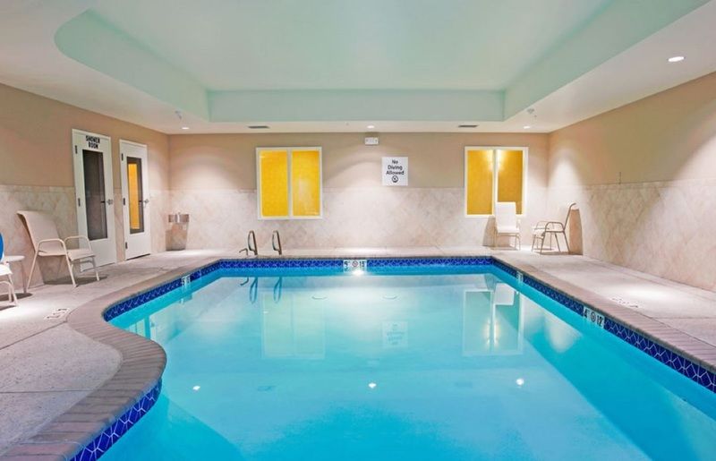 Express Airport By Ihg Hotel Reno
